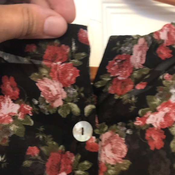 NWT Floral Crop Top by the Hanger - Picture 5 of 5